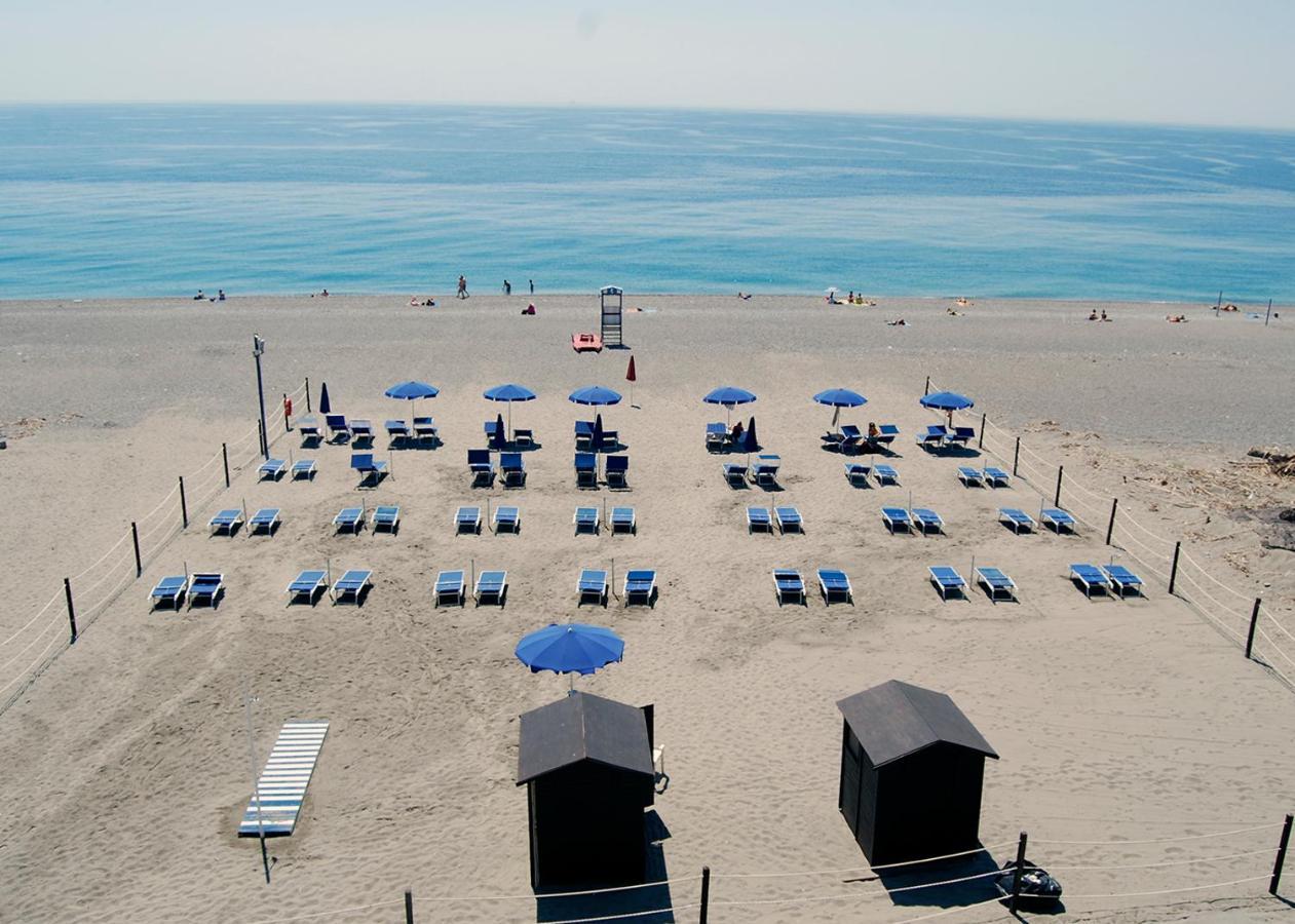Villa Nettuno Residence Giardini Naxos Eksteriør billede