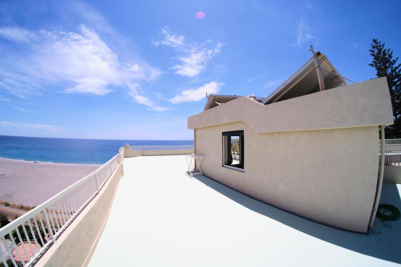 Villa Nettuno Residence Giardini Naxos Eksteriør billede