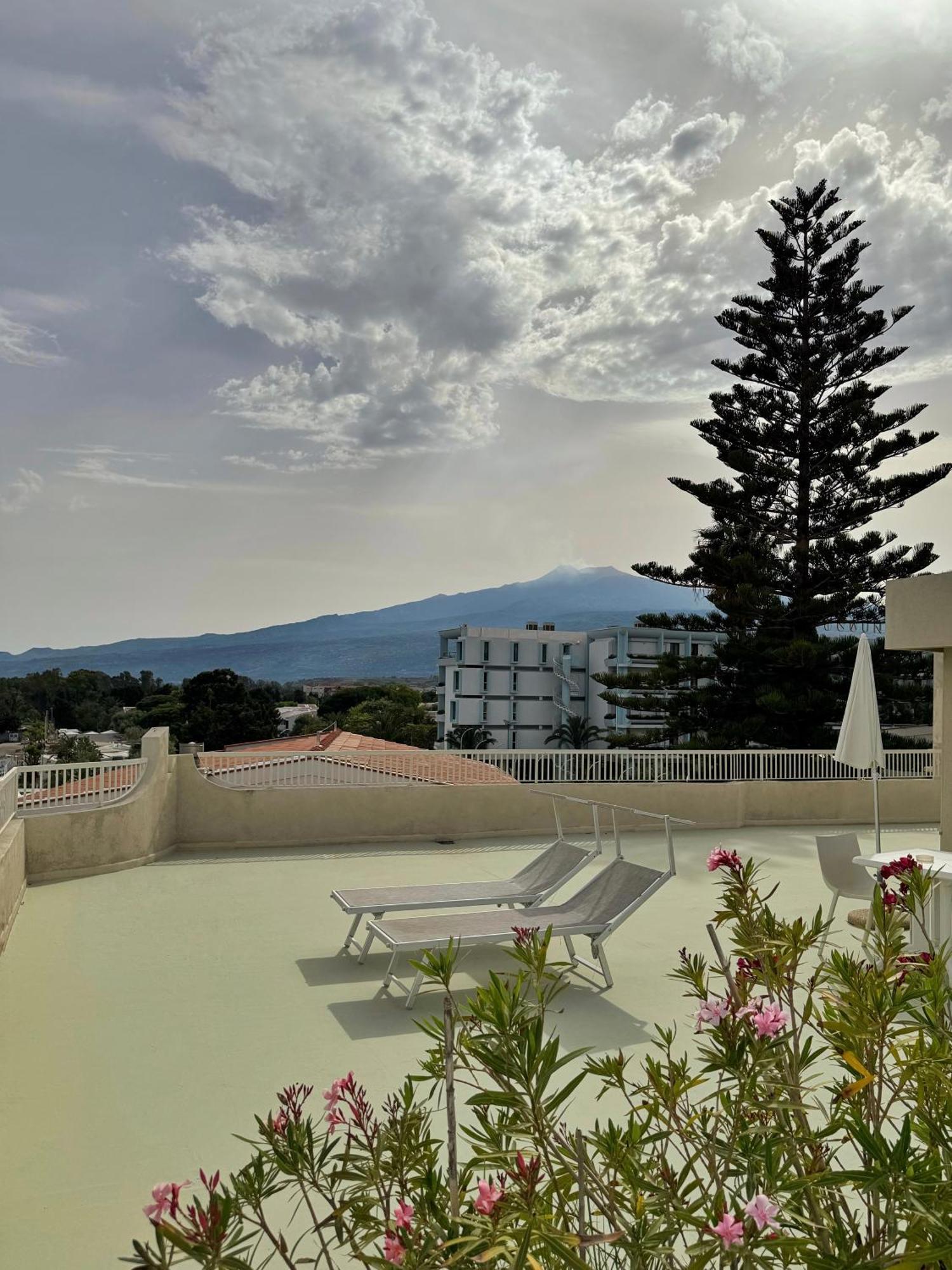 Villa Nettuno Residence Giardini Naxos Eksteriør billede