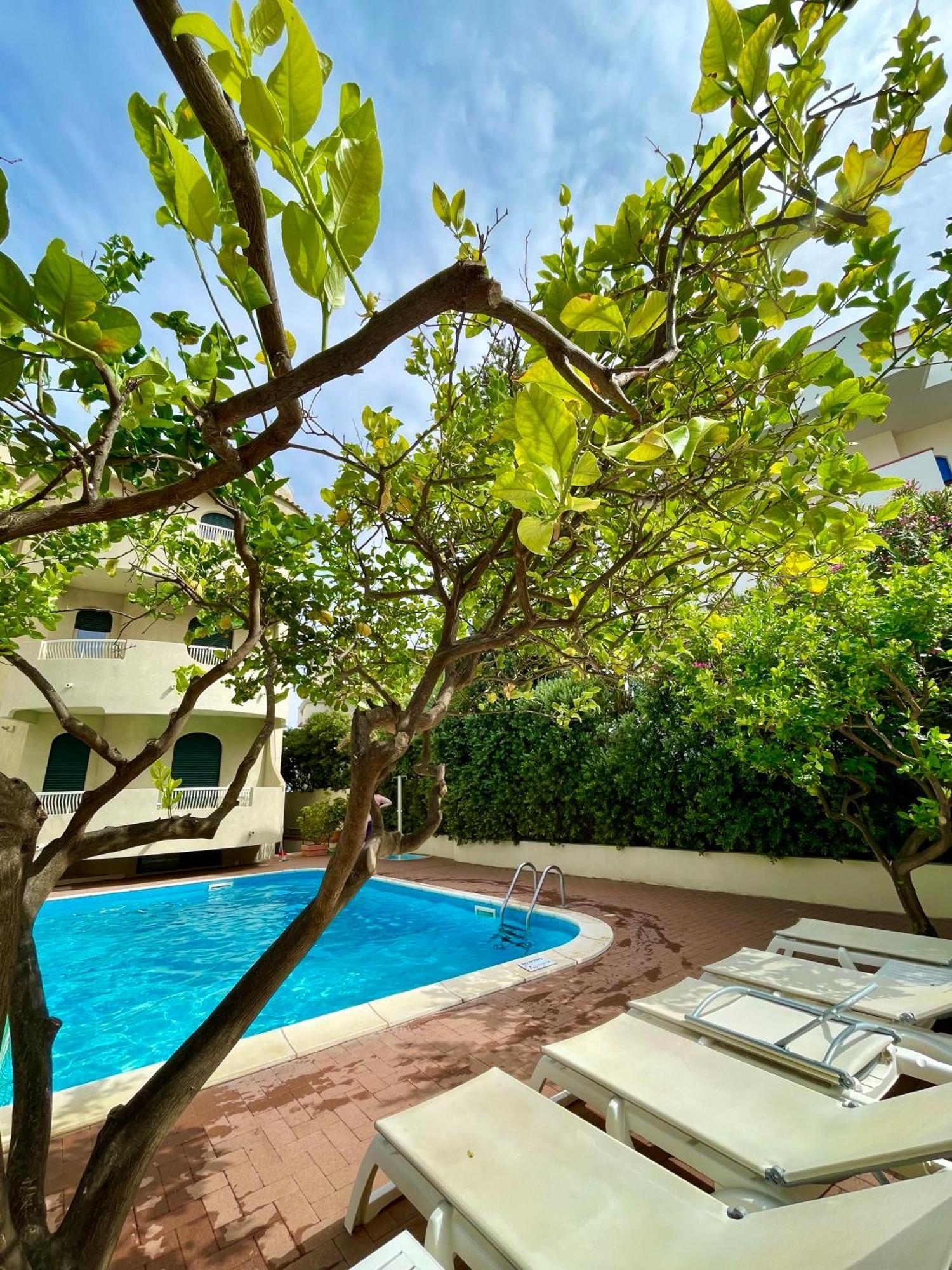 Villa Nettuno Residence Giardini Naxos Eksteriør billede