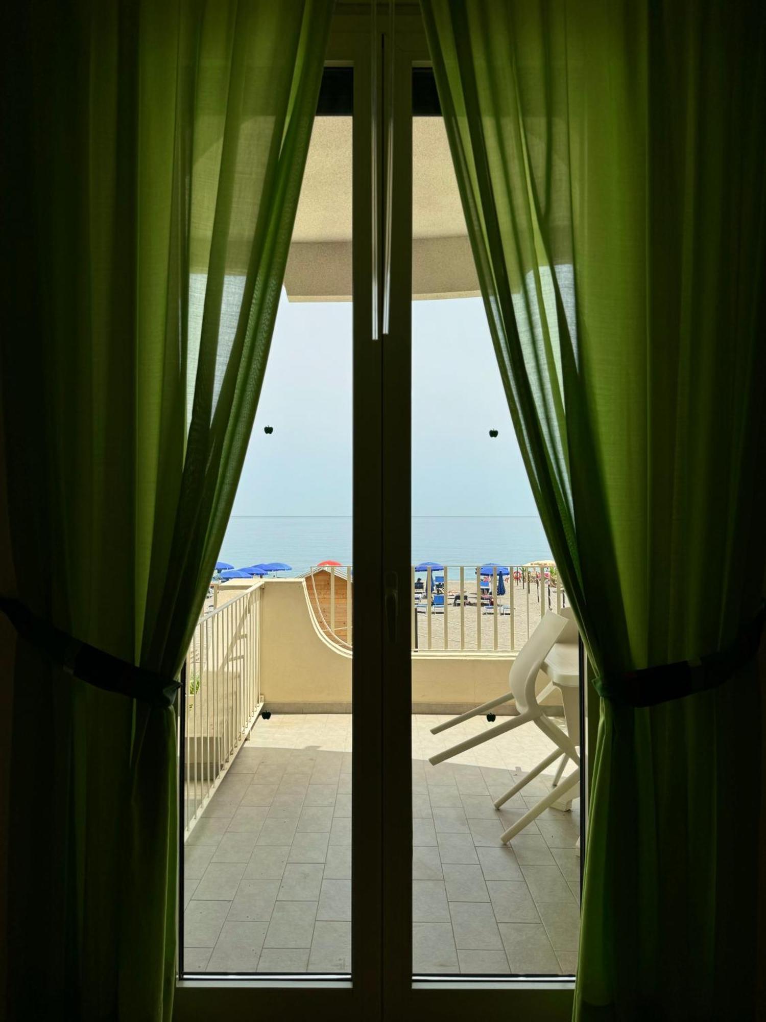 Villa Nettuno Residence Giardini Naxos Eksteriør billede