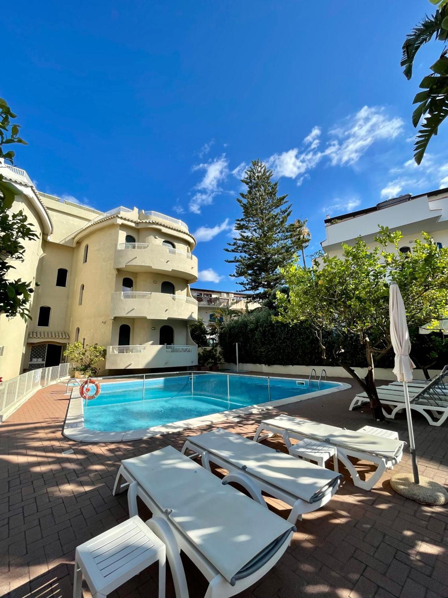 Villa Nettuno Residence Giardini Naxos Eksteriør billede